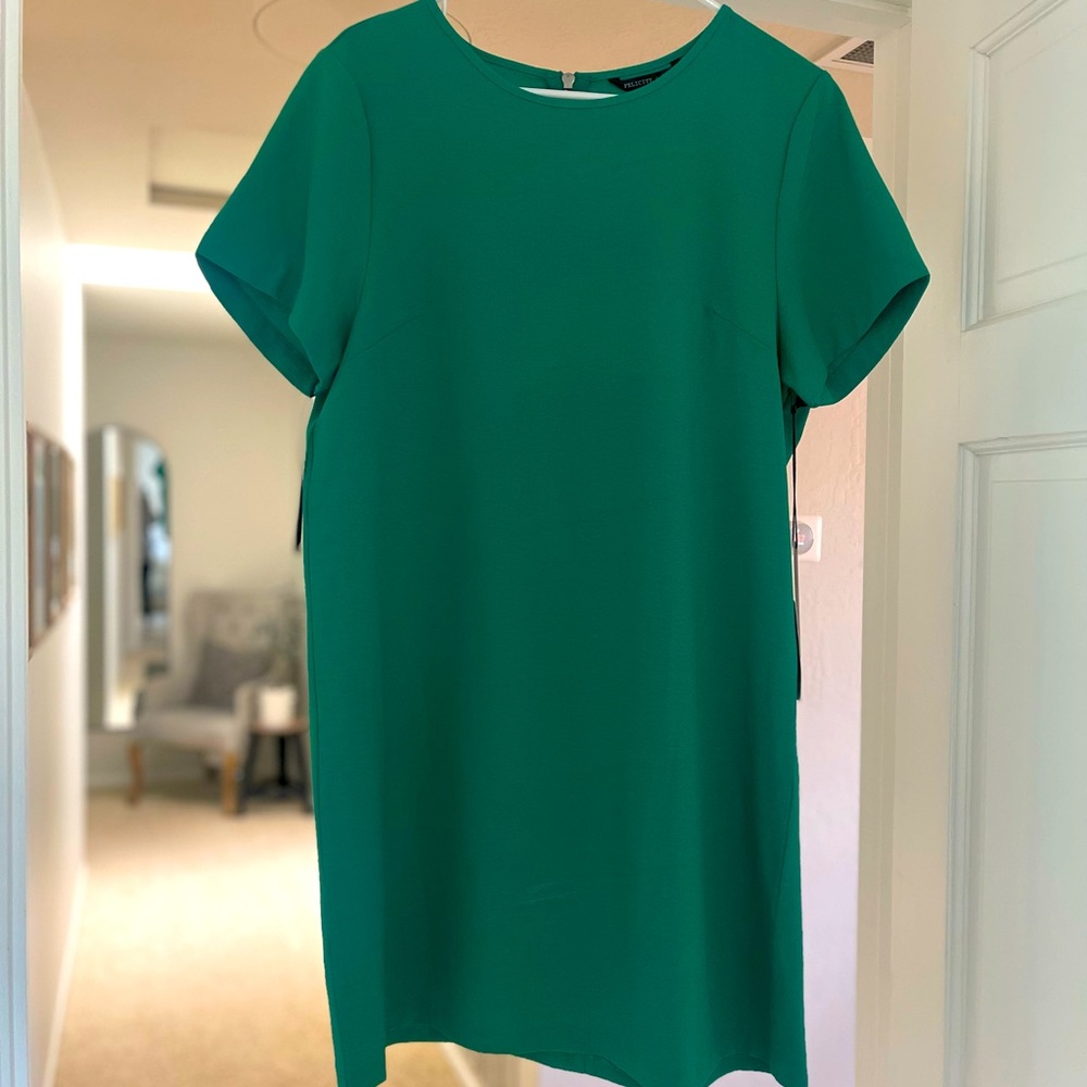 Felicity + Coco Shift Dress. Color: Emerald. Size: L